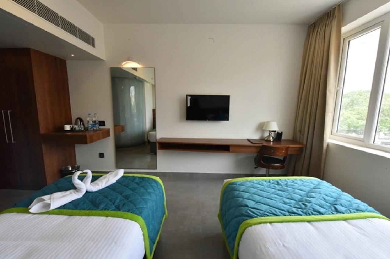 Vivid A Boutique Hotel Tiruchirappalli Exterior foto